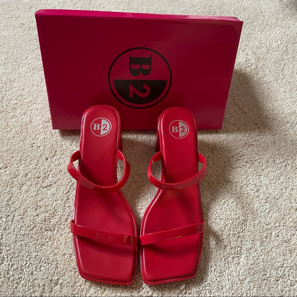 Brand new browns red small heel open toe sandal!